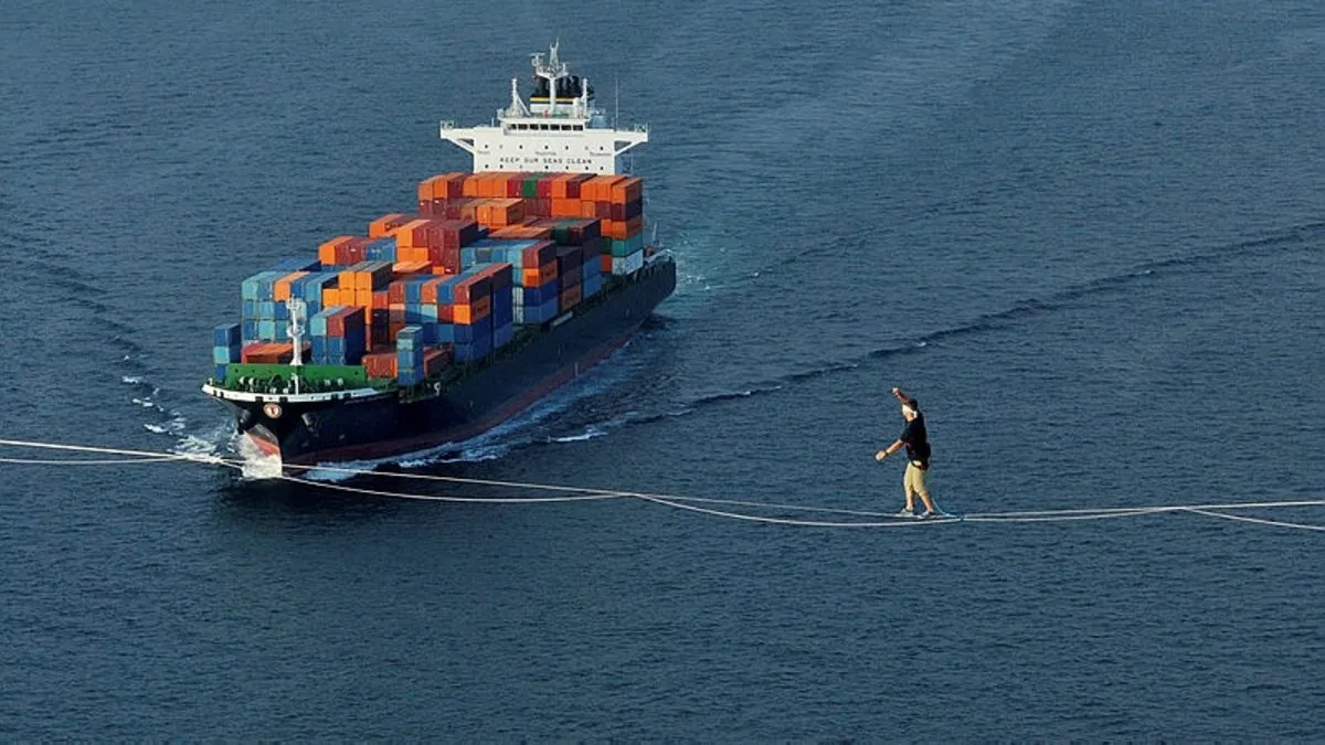 Jaan Roose, İstanbul’da ip üzerinde yürüyerek Asya’dan Avrupa’ya geçti