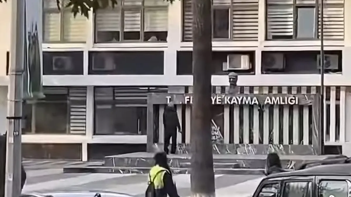 Fethiye Kaymakamlığının tabelasına saldırı