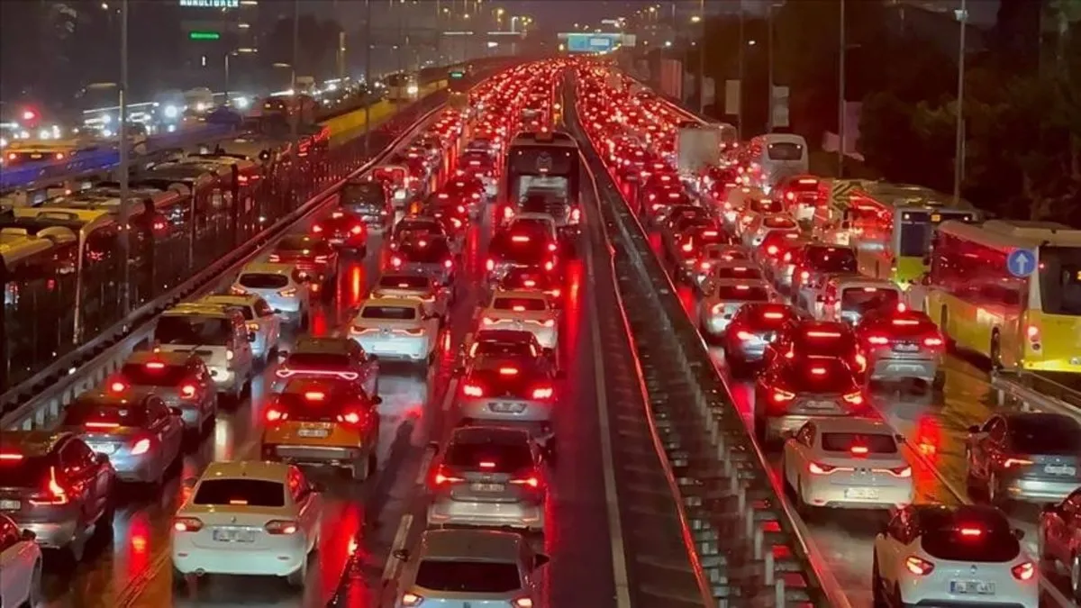 İstanbul’da trafik yoğunluğu yüzde 80’e ulaştı