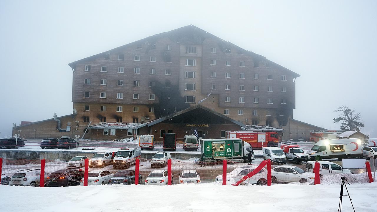 Kültür ve Turizm Bakanlığı Grand Kartal Otel’in kaçak olduğu iddiasını yalanladı