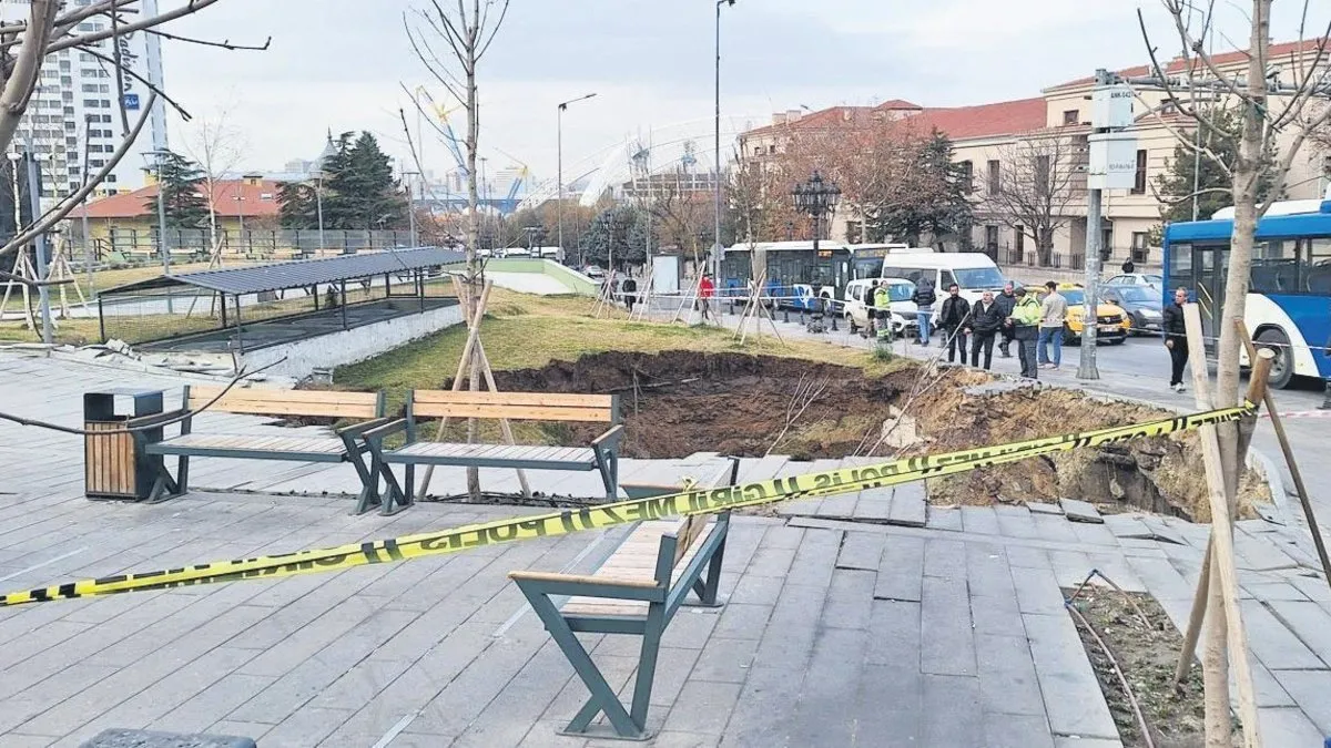 Mansur Yavaş’ın açtığı meydan çöktü! Ankaralılar isyan etti: Kaldırım bile yapamıyor