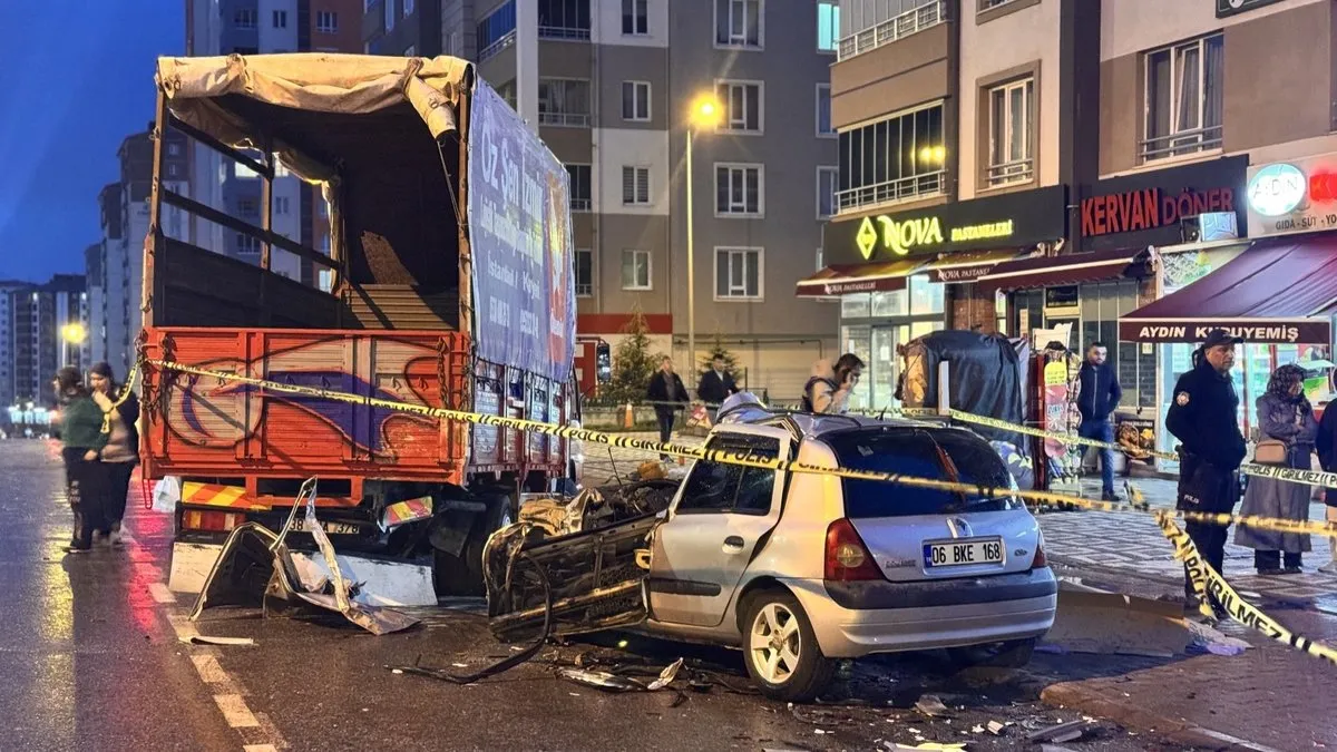 Bayram ziyaretinden dönen çifti kaza ayırdı!