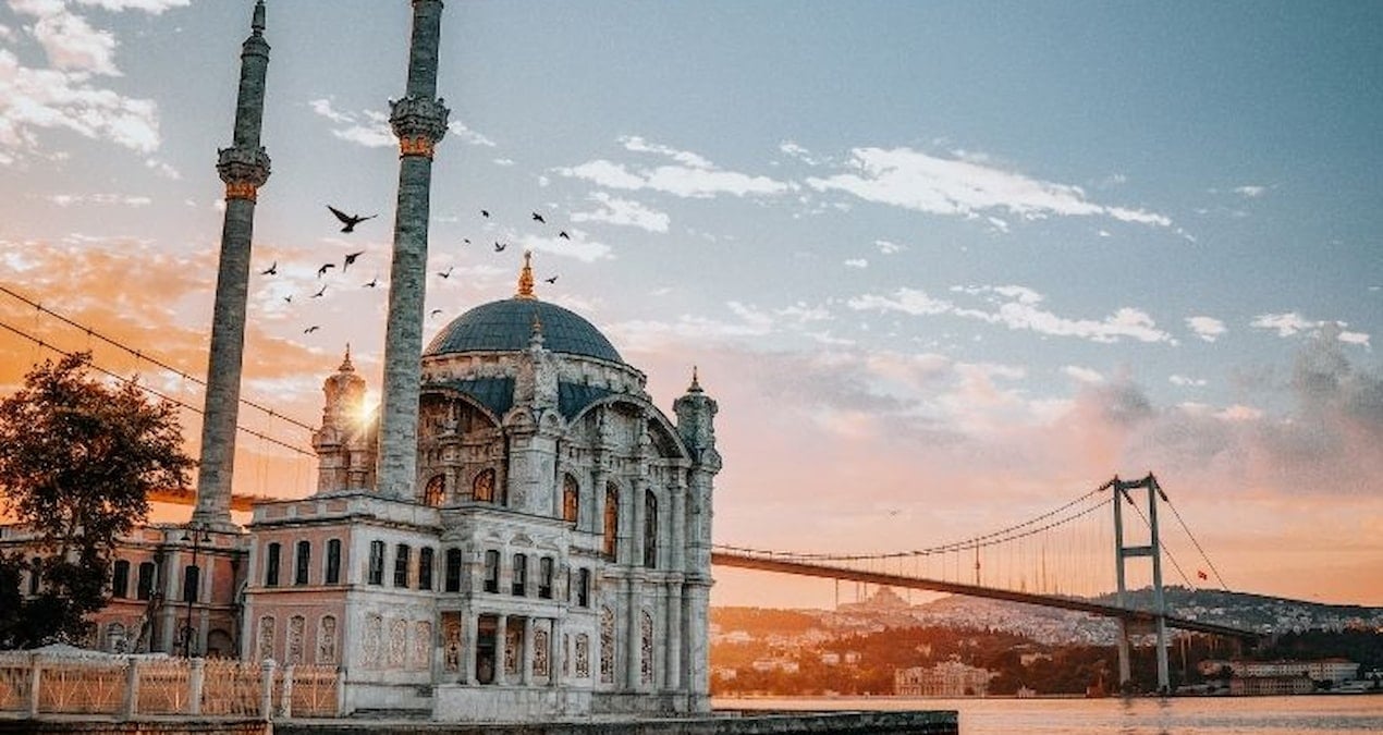 Güzel havayı fırsat bilen İstanbullular yeşil alanlarda iftar açtı