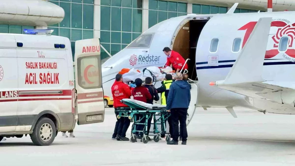 Ağrı’da Bebek ve Asker Ambulans Uçakla Sevk Edildi