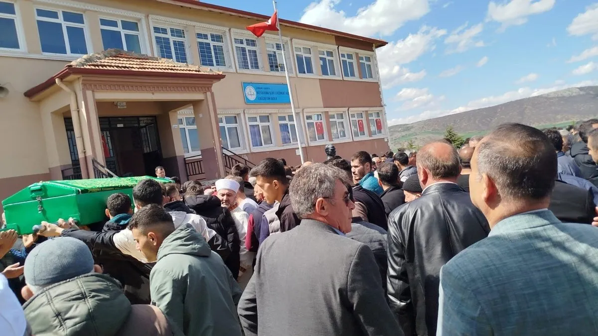 Çorum’da trafik kazasında hayatını kaybeden genç imam son yolculuğuna uğurlandı