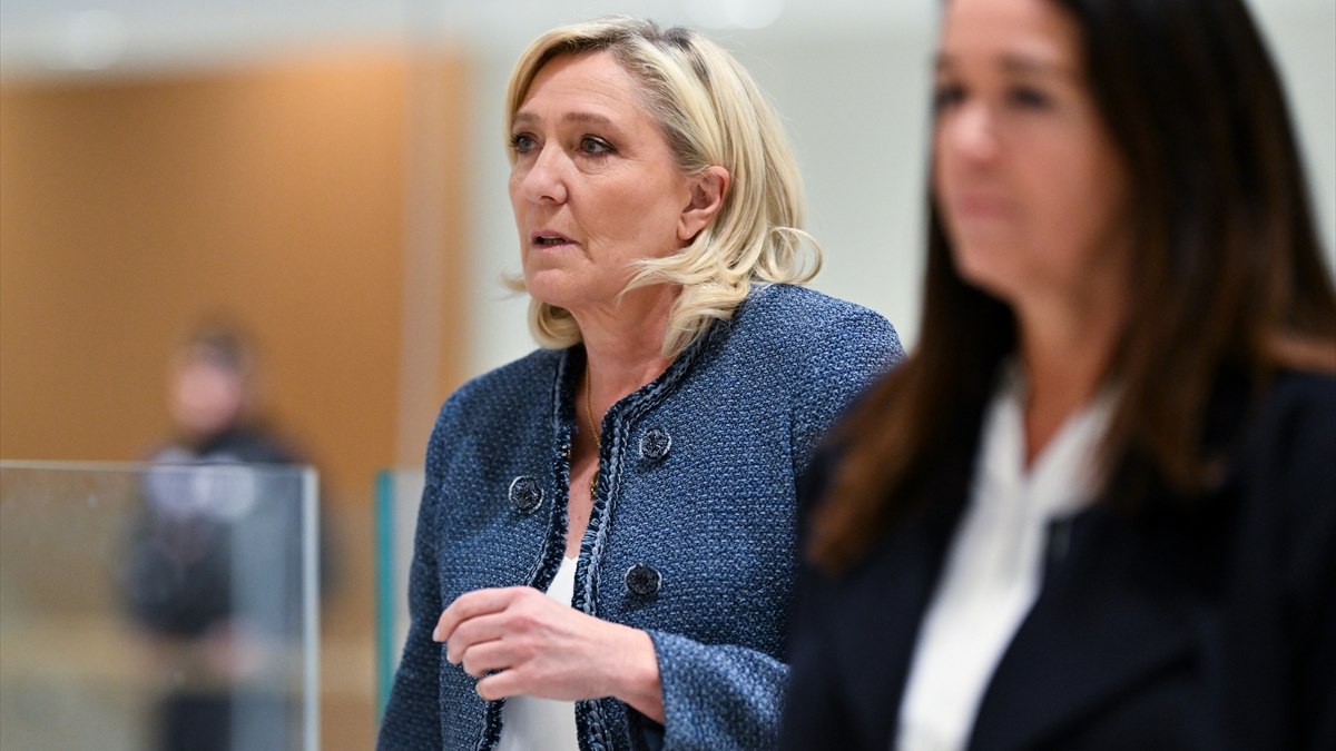 Fransızların yüzde 68’i  Le Pen’e siyasi yasak kararını adil buluyor
